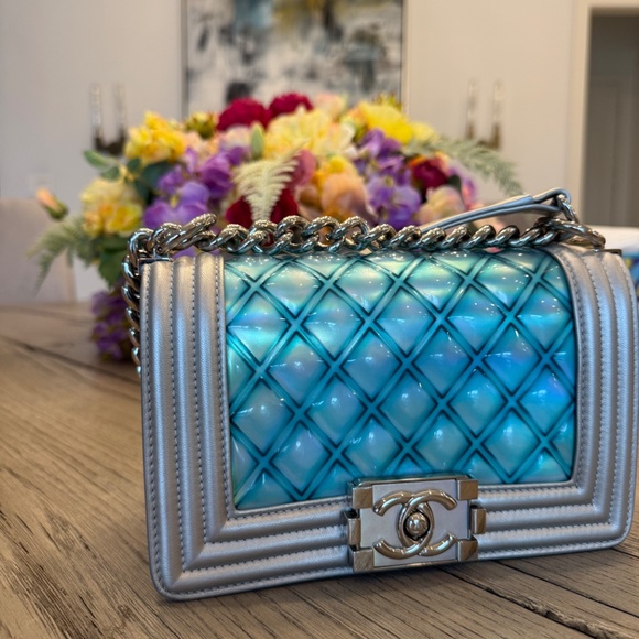 CHANEL : Iridescent Patent Calfskin PVC Quilted Small Boy Flap Blue - Picture 2 of 3